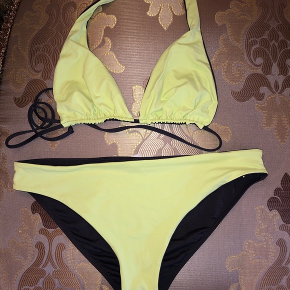 LOVELY L Space bikini set! Top is S & bottom L 😍 - Picture 5 of 6